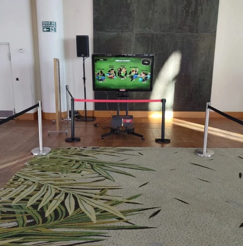 Écran géant et capteur i-Moove installés dans une salle